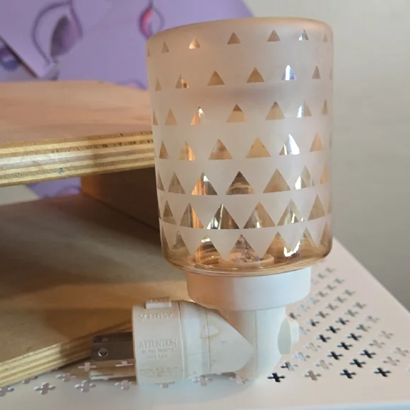 Geometric Patterned Night Light - Picture 5 of 7